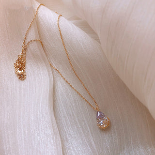 Elegant Crystal Water Drop Pendant Necklace for Women – Fashion Jewelry